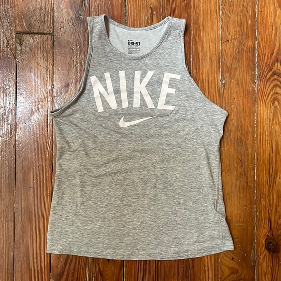 Nike Tops - Women’s Nike tank